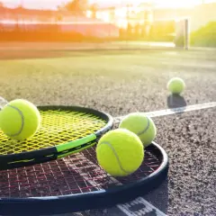 Tenis ziemny dla początkujących: zasady i tajniki gry na korcie
