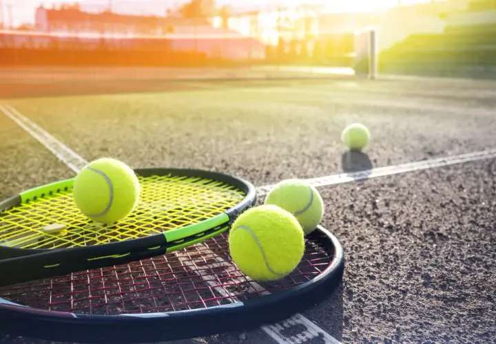 Tenis ziemny dla początkujących: zasady i tajniki gry na korcie