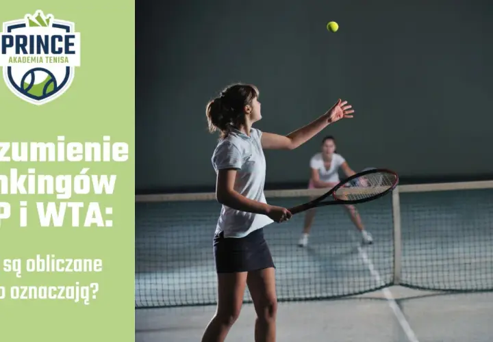 Dziewczyna serwuje piłkę tenisową, przygotowując się do zdobycia punktów WTA. Obok logo Akademii Tenisa Prince.