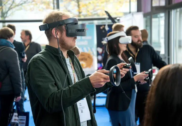 Przeniesienie do innego wymiaru: świat VR i jego znaczenie